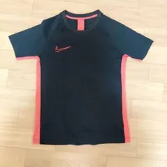 Nike 黒と赤 Tシャツ130～140サイズ