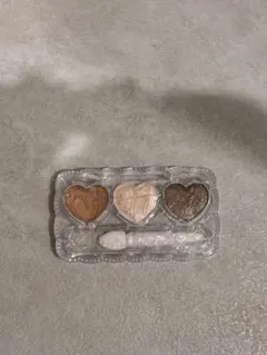 試し塗り プリズムトリック アイシャドウ 01クリスタルベージュ