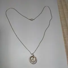 真珠付き金色チェーンネックレス