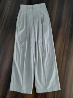 GU　タックワイドパンツ　ホワイト　Sサイズ