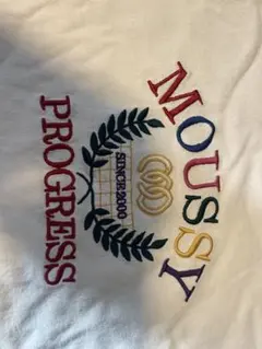 MOUSSY 刺繍入りホワイトTシャツ