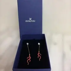 Swarovski 赤 チェーン付きピアス