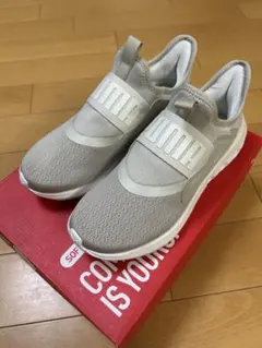 PUMA スリッポンスニーカー