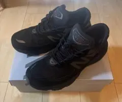 New Balance 990 v6 トリプルブラック　27