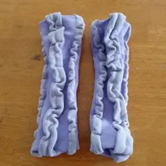 紫とグレーのフリル付きレッグウォーマー