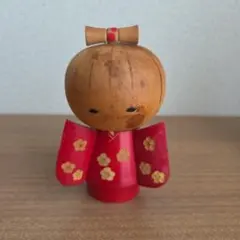希少 高見沢一夫作 かずを 創作こけし 赤 着物 木製 - メルカリ