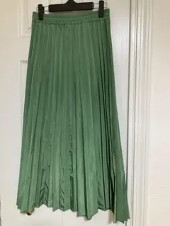 お引越し処分‼️新品‼️ イタリア製❤️ ロングスカート　光沢ある上品なグリーン❤️