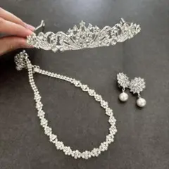 ブライダルアクセサリー3点セット ティアラ イヤリング ネックレス 新品未使用