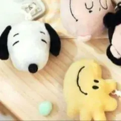 韓国　ピーナッツ　公式商品　スヌーピー　ウッドストック　ぬいぐるみキーホルダー