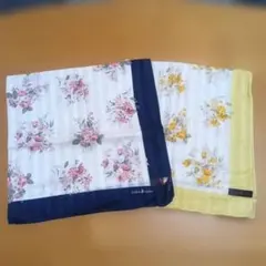新品未使用☆　yoshie inaba 花柄　大判　ハンカチ　スカーフのサムネイル