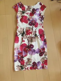 Elie Tahari ミニドレス 花柄 ノースリーブのサムネイル