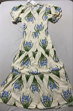 新品青い花柄パフスリーブロングワンピース（ZARA)