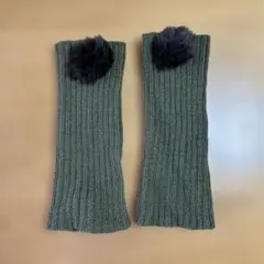 お値下げします！【ほぼ未使用！】バラ色の帽子！ ファー付きニットアームカバー