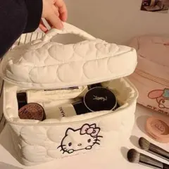 新品未使用 キティちゃん♡バニティポーチ♡メイクポーチ♡旅行にも♡大容量のサムネイル