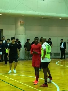 ヴィニシウスサイン入 goleador プラクティスTシャツ Mサイズ