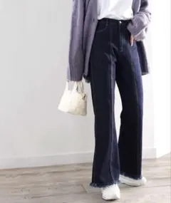 裾フリンジセミフレアデニムパンツ