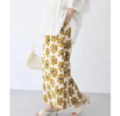 最終値下げ　新品•タグ付き　ラビアンジェ　レトロフラワースカート　Mのサムネイル