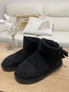 リボン付きブラックムートンブーツ