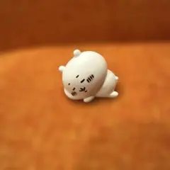 ちいかわ ガチャ カプセルトイ 寝そべり フィギュア ソフビインテリアマスコット