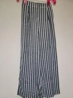 グレイル　薄手サテンタック入りパンツのサムネイル