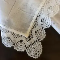 レース使いが繊細なWAKOハンカチ