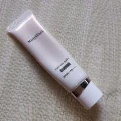 MAQuillAGE エッセンスベース　EX　ピュアアイボリー