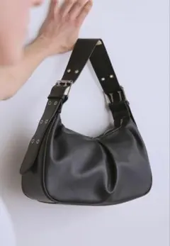 ◎新品◎ un/neu アンノイ　ワンハンドルタックハンドバッグ