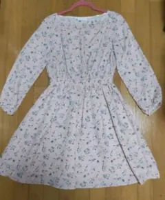 E hyphen world gallery  花柄ウエストギャザーワンピース