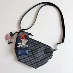 新型ファミリア 黒系チェック 舟形 ポシェット ショルダー バッグ 正規品 美品のサムネイル