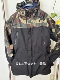 ✨美品✨『迷彩柄とブラックの切り替えデザインが特徴的なスノーボードウェアセット』