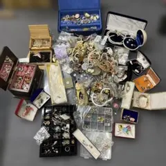 アクセサリー　指輪イヤリングブローチなど大量まとめ売る　現状品