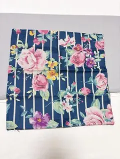 ◎花柄クッションカバー ▶︎44㎝×43㎝　バラ柄
