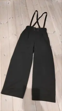 GU レースアップサスペンダー付きタックパンツ