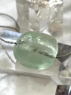 うるうる、透き通った　グリーンフローライトネックレス