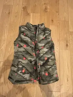 GAP KIDS 中綿ベスト 130 迷彩×ハート柄 女の子