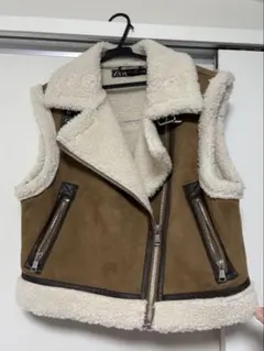 ムートン風ノースリーブジャケット　ZARA フライトジャケット