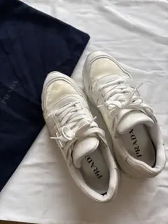 PRADA ホワイト スニーカー