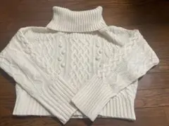 ホワイト ケーブルニット タートルネックセーター