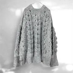 ケーブルニットセーター