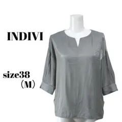 【INDIVI】 キーネック 七分袖ブラウス 光沢アイスグレー 38(M)サイズのサムネイル