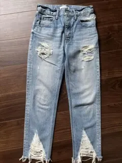 MOUSSYダメージ加工ライトブルーデニムパンツ 24
