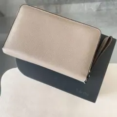 専用【新品】ヴァレクストラ ダブルジップ マルチウォレット お財布 グレージュのサムネイル