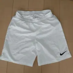 Nike Dri-Fit XL ホワイトショートパンツ