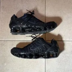 【正規品　早い者勝ち】NIKE Shox ブラック スニーカーのサムネイル