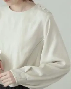 N.natural beauty basic ステッチワークフォルムブラウスのサムネイル