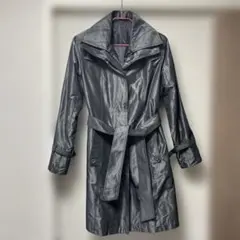 グレー トレンチコート 光沢素材