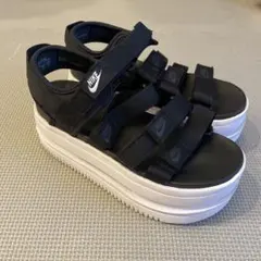 Nike ブラック スポーツサンダル 厚底