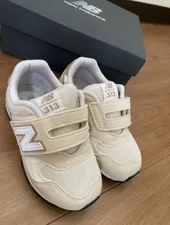【新品】New Balance 313 ベージュ キッズスニーカー　16cm