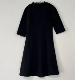 ユニクロ　ブラック Aライン 七分袖ワンピース