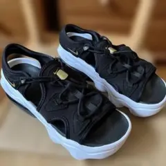 NIKE エアマックスココ 24cm ブラック ゴールドのサムネイル
